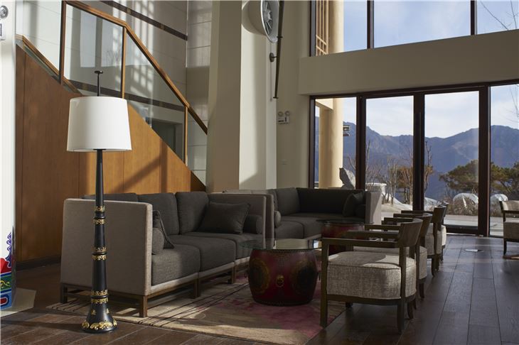 Hotel Single Sofa with Solid Frame and Upholstery